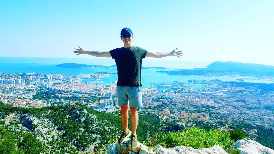 Chuis tellement connu à ce qui paraît on a fait une statue de moi a Rio